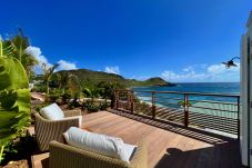 Vista desde la terraza del dormitorio principal de la villa Maison rose en Saint Barthélemy.